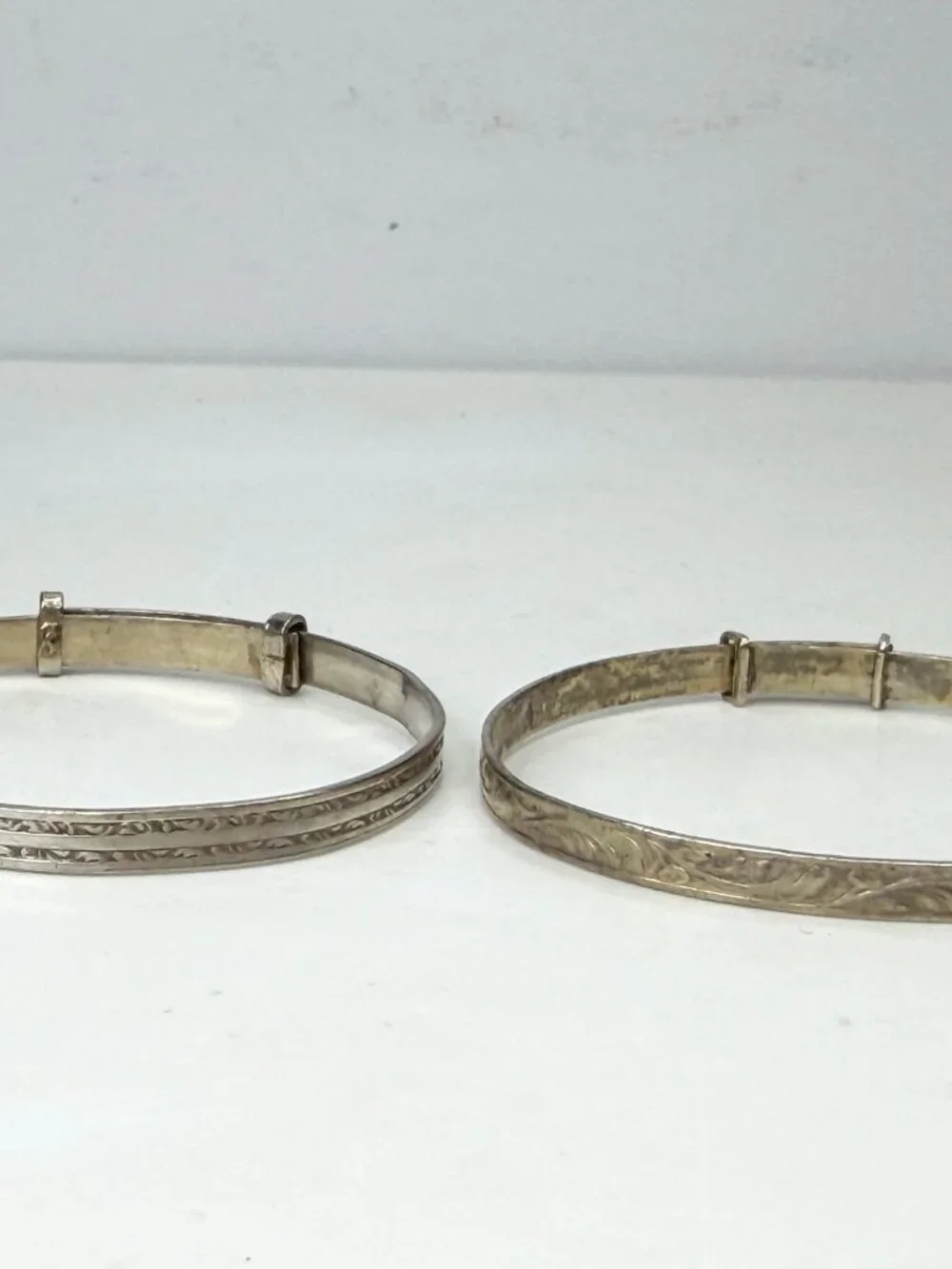 Vintage British Silver Adjustable Engraved Bangle Bracelets Pair 12.7g JR1943